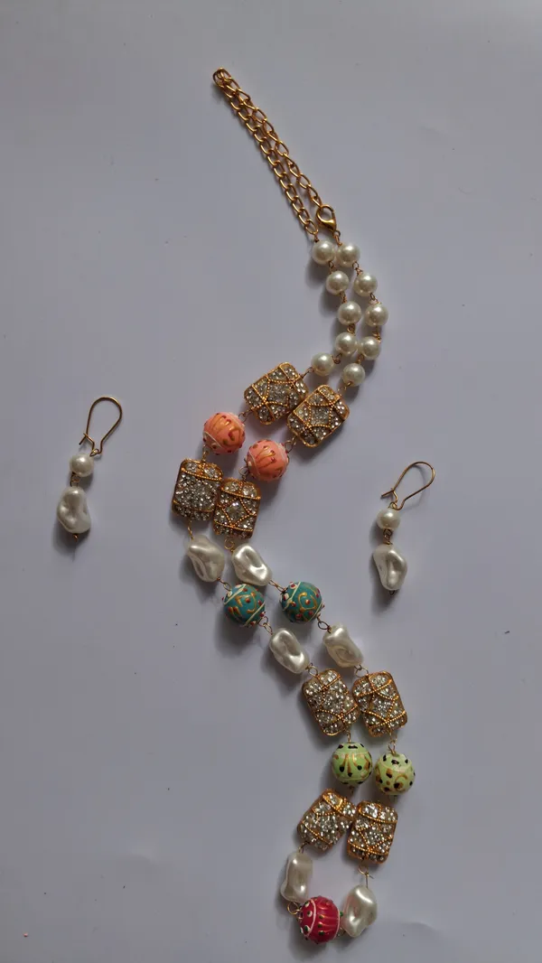 Classic_Pearl_Beaded_Necklace