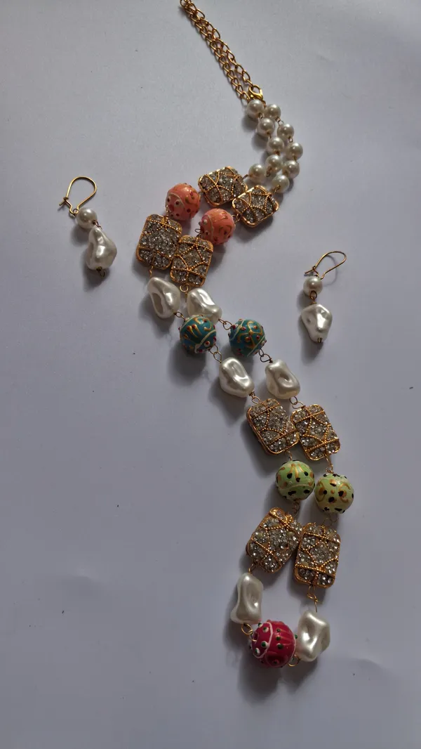 Multicolor_Pearl_Mother_Of_Pearl_Brass_Beaded_Necklace_For_Women