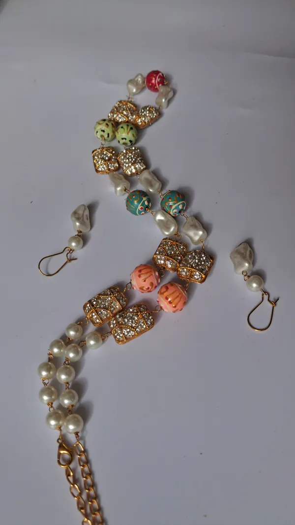 Multicolor_Pearl_Mother_Of_Pearl_Brass_Beaded_Necklace_For_Women