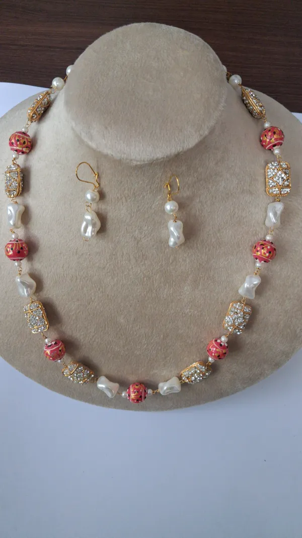 Multicolor_Pearl_Mother_Of_Pearl_Brass_Beaded_Necklace_For_Women