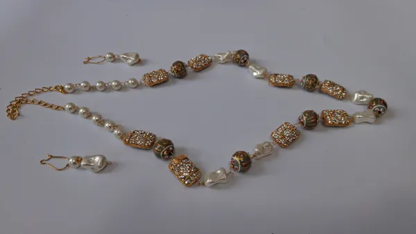 Traditional_Pearl_Beaded_Necklace