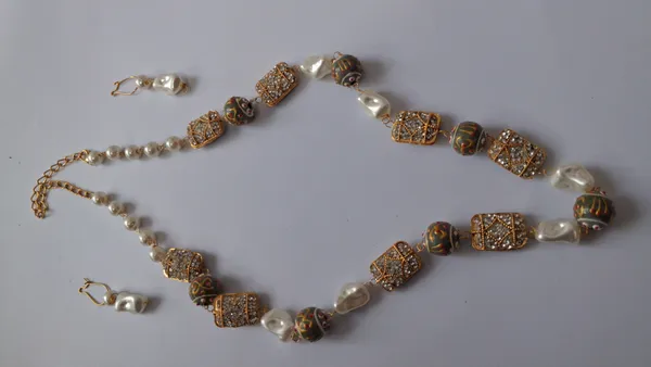 Traditional_Pearl_Beaded_Necklace