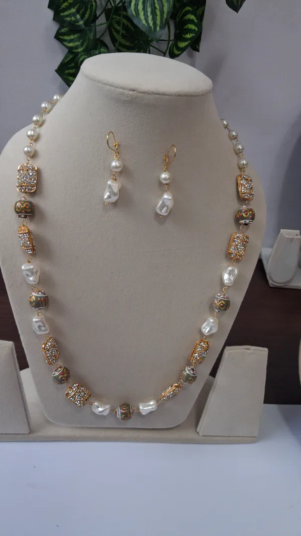 Traditional_Pearl_Beaded_Necklace