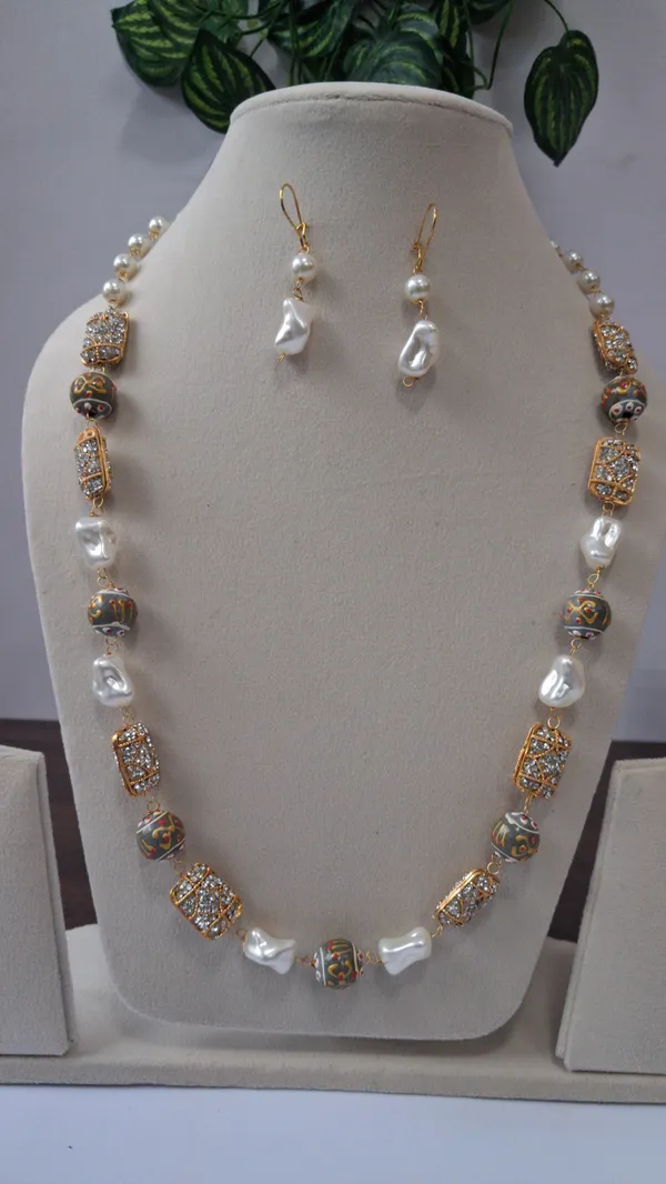 Traditional_Pearl_Beaded_Necklace