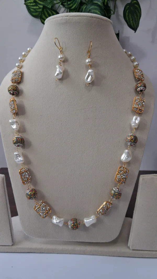 Traditional_Pearl_Beaded_Necklace