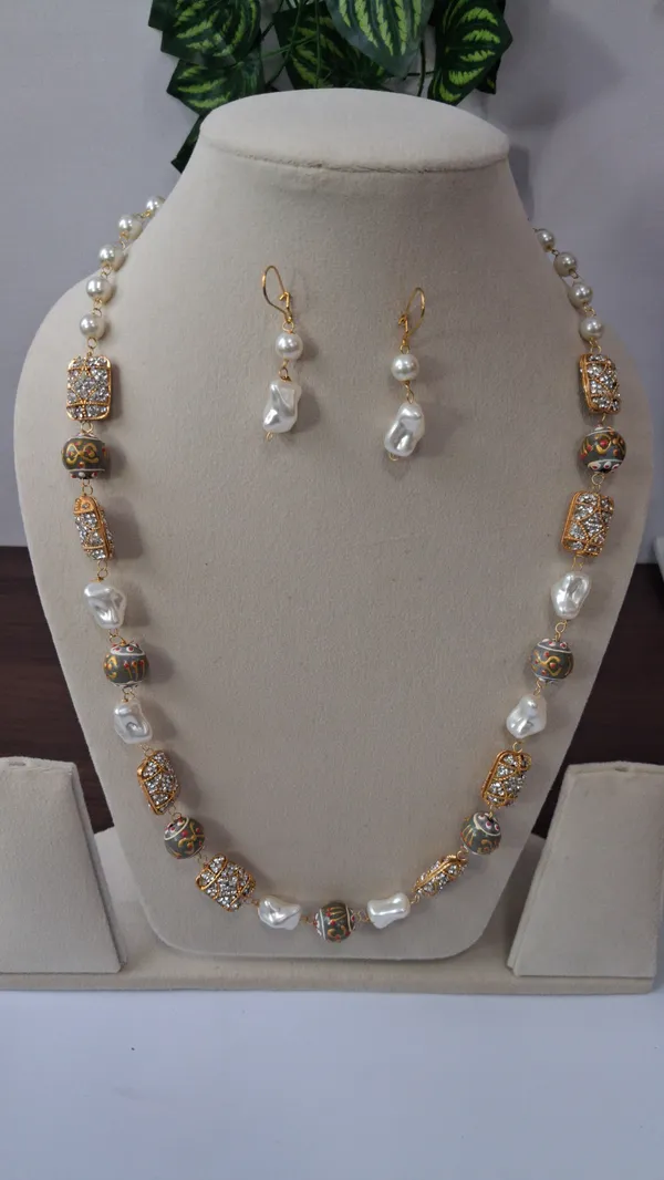 Traditional_Pearl_Beaded_Necklace