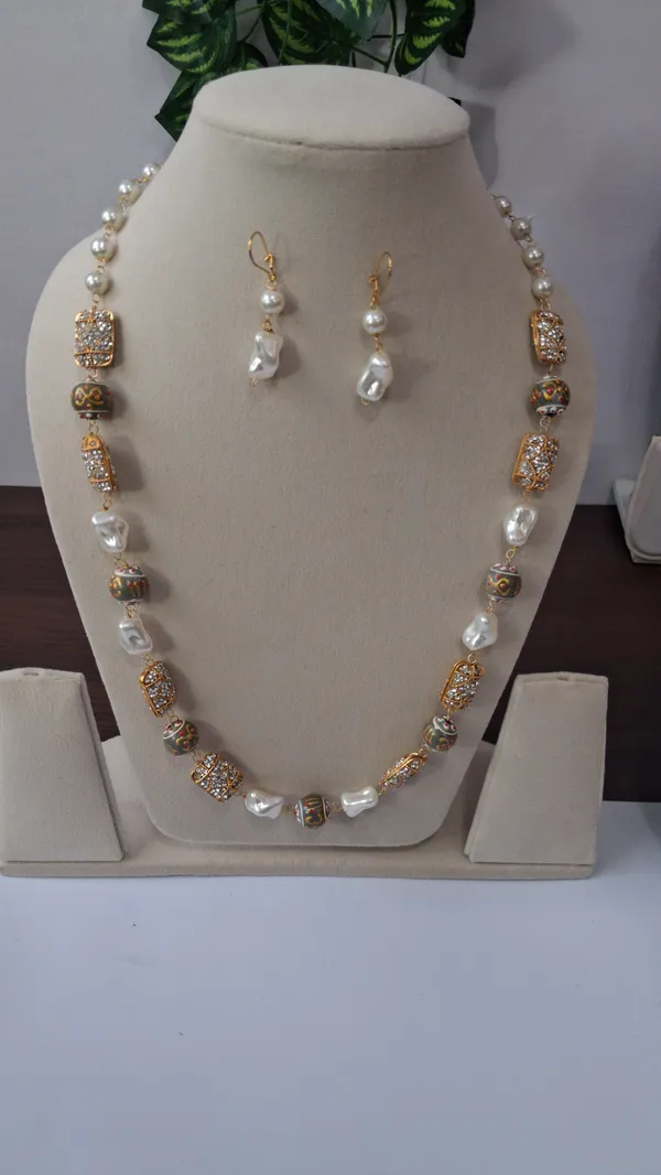 Traditional_Pearl_Beaded_Necklace