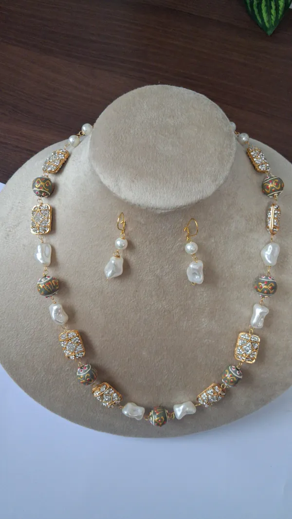 Traditional_Pearl_Beaded_Necklace