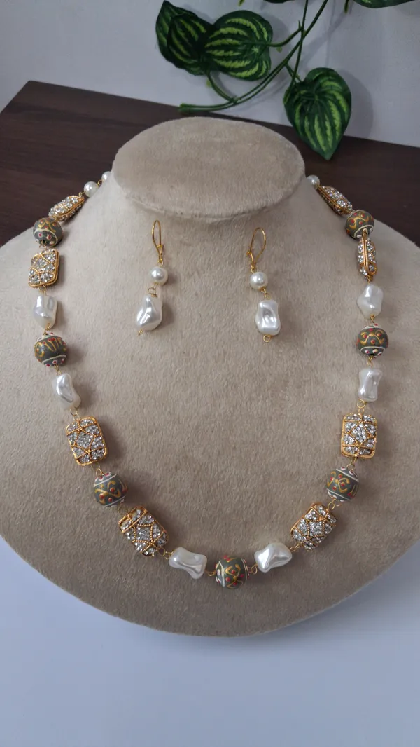 Traditional_Pearl_Beaded_Necklace