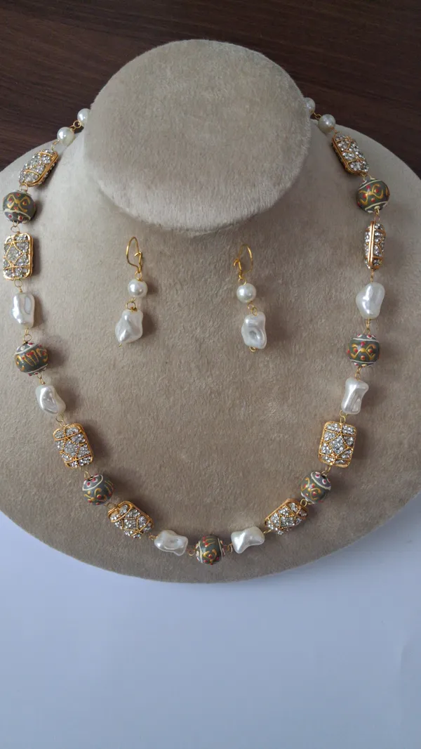 Traditional_Pearl_Beaded_Necklace