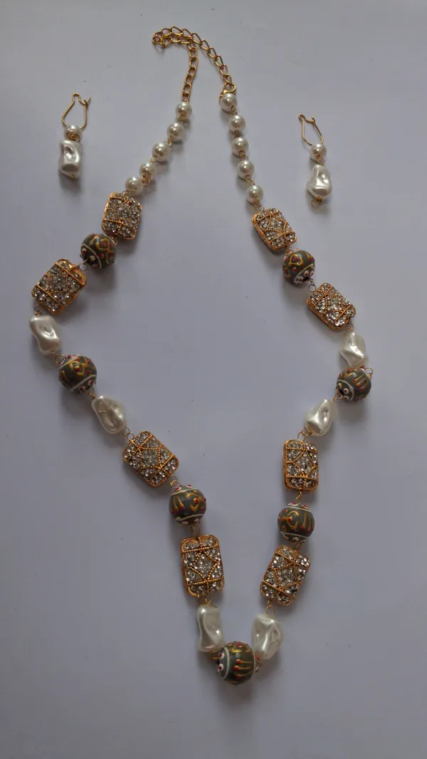 Multicolor_Pearl_Mother_Of_Pearl_Brass_Traditional_Necklace_For_Women