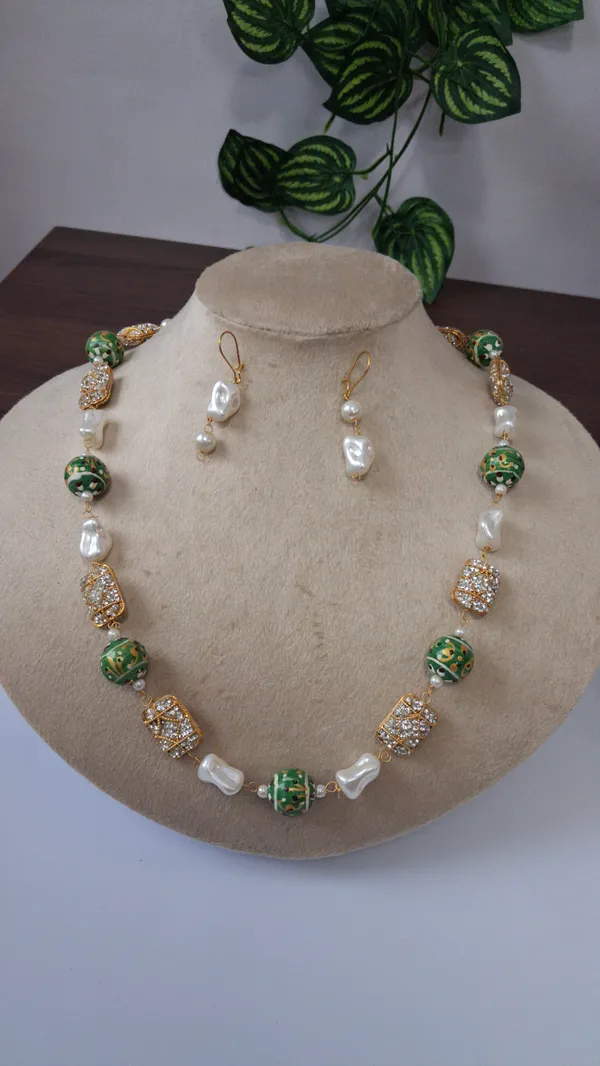 Elegant_Zircon_Pearl_Necklace