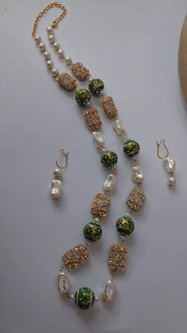 Elegant_Zircon_Pearl_Necklace