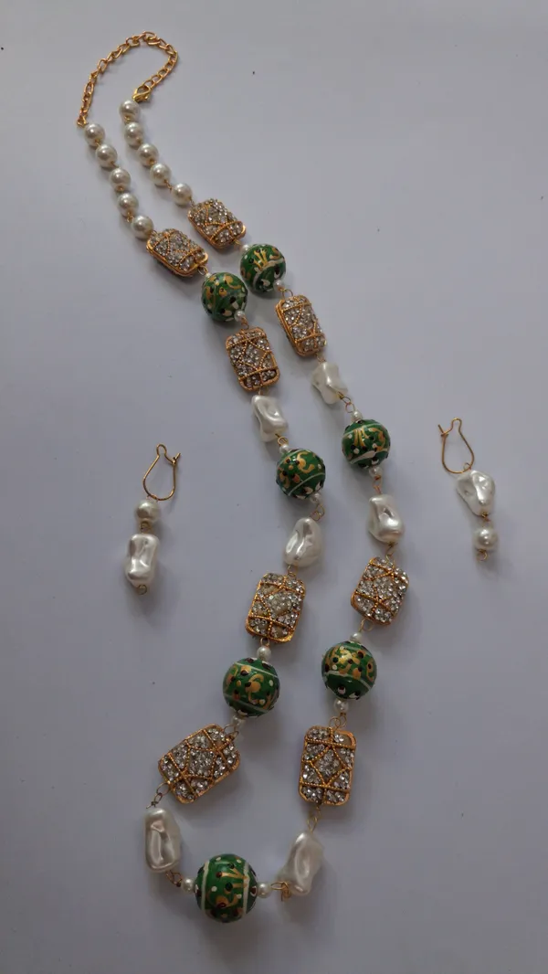 Elegant_Zircon_Pearl_Necklace