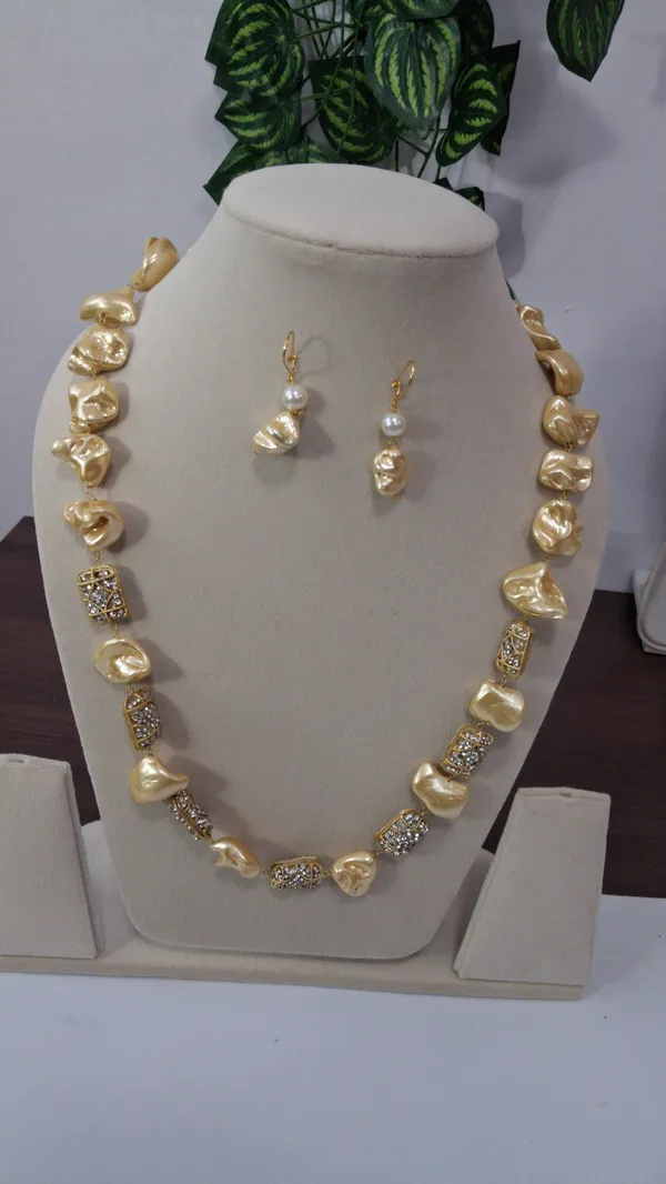 Classic_Zircon_Pearl_Necklace