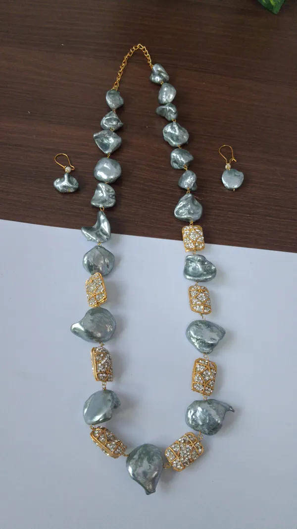 Gold_White_Cubic_Zirconia_Pearl_Brass_Beaded_Necklace_For_Women