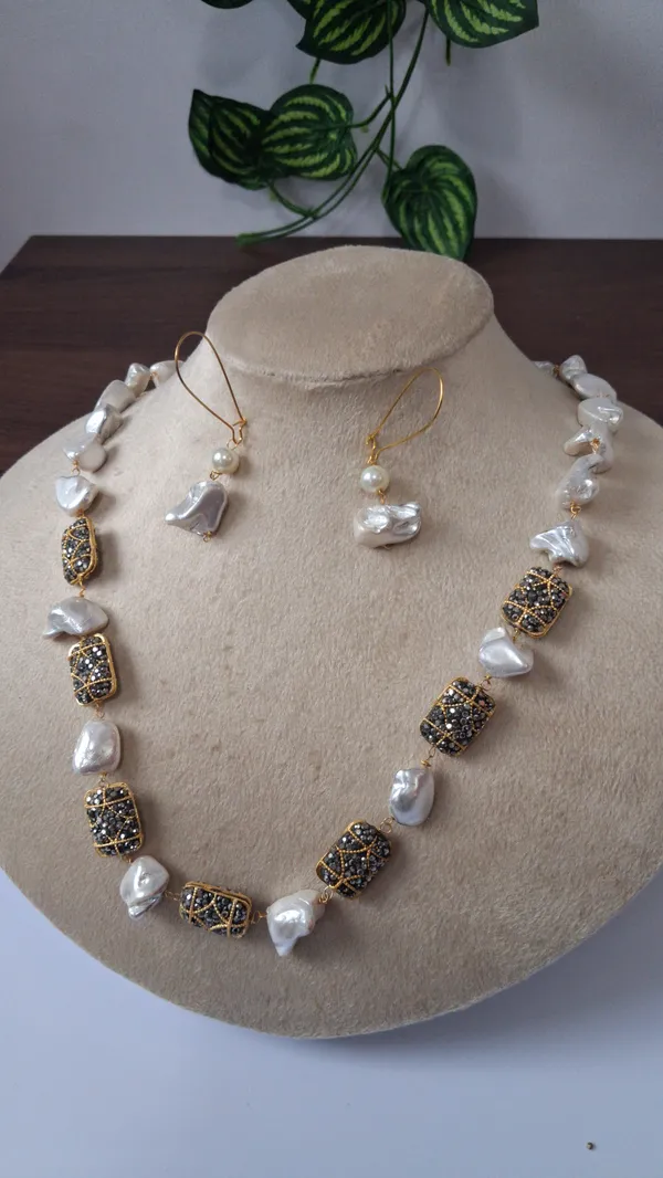Stylish_Zircon_Pearl_Necklace