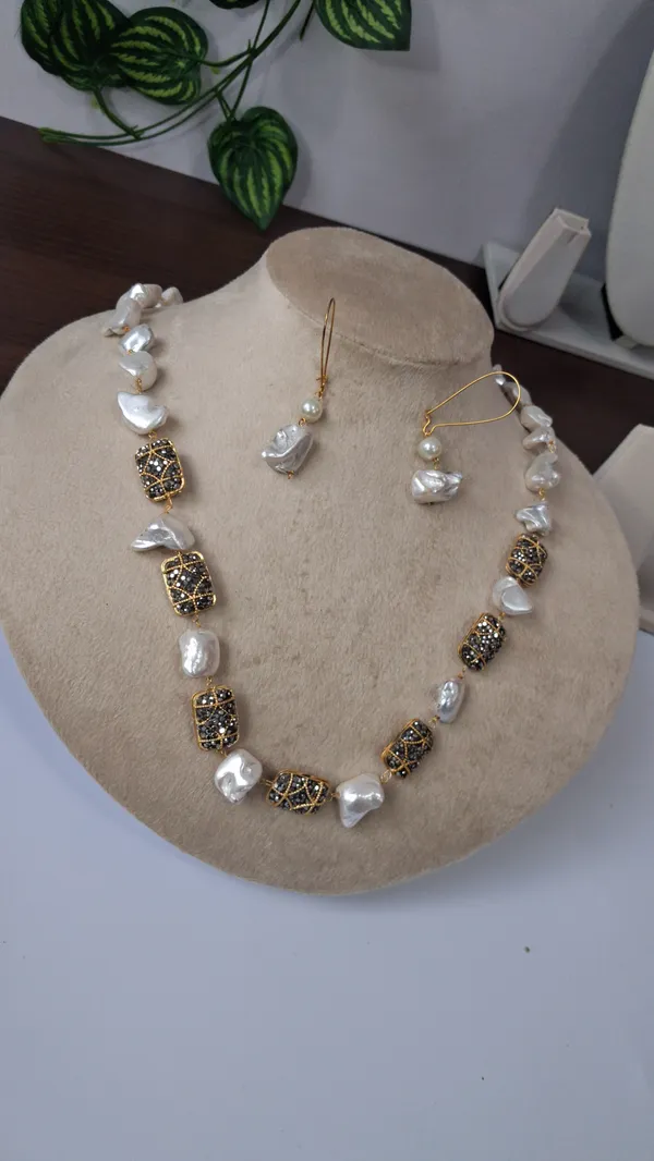 Stylish_Zircon_Pearl_Necklace