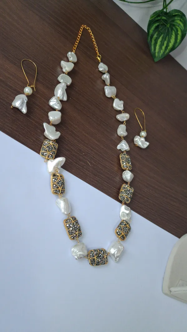 Stylish_Zircon_Pearl_Necklace