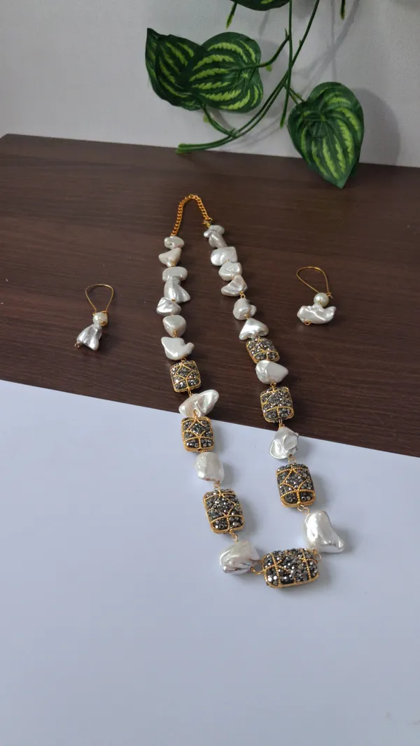 Stylish_Zircon_Pearl_Necklace