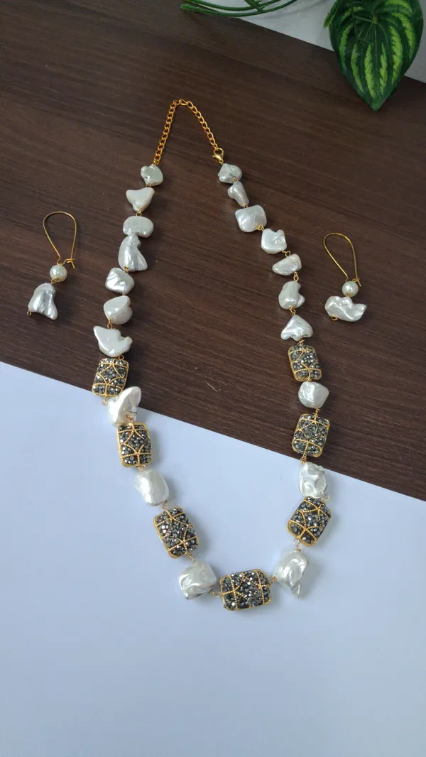 Stylish_Zircon_Pearl_Necklace