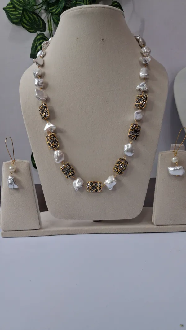 Gold_White_Zirconia_Pearl_Mother_Of_Pearl_Necklace_For_Women