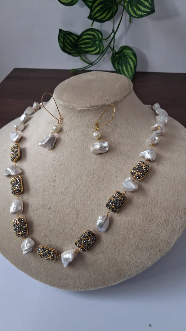 Gold_White_Zirconia_Pearl_Mother_Of_Pearl_Necklace_For_Women