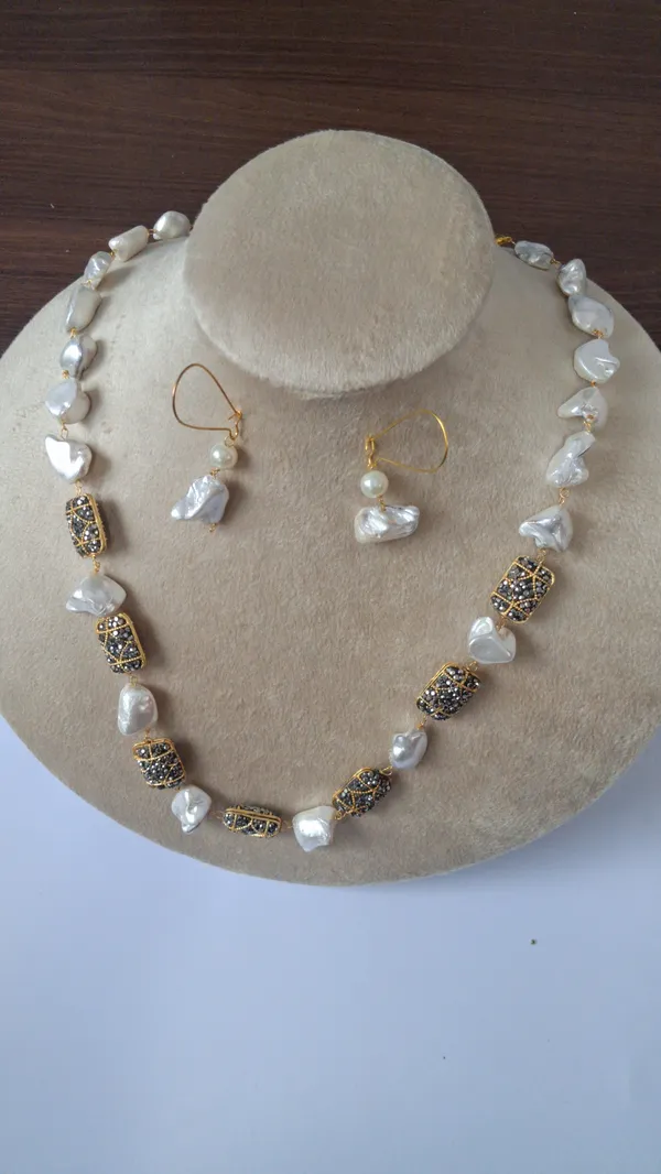 Gold_White_Zirconia_Pearl_Mother_Of_Pearl_Necklace_For_Women