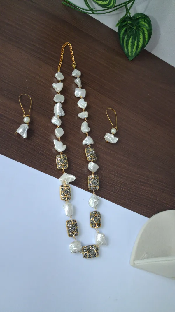 Gold_White_Zirconia_Pearl_Mother_Of_Pearl_Necklace_For_Women