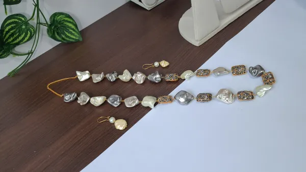 Elegant_Enamel_Stone_Necklace