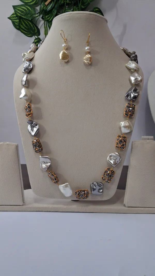 Elegant_Enamel_Stone_Necklace