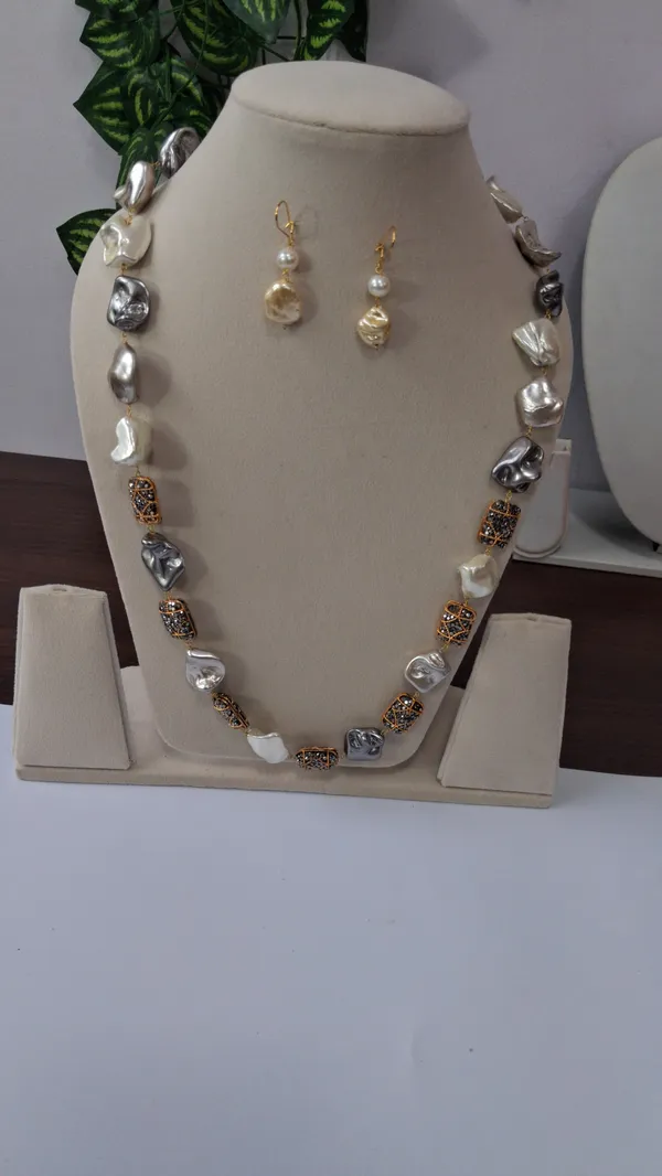 Elegant_Enamel_Stone_Necklace