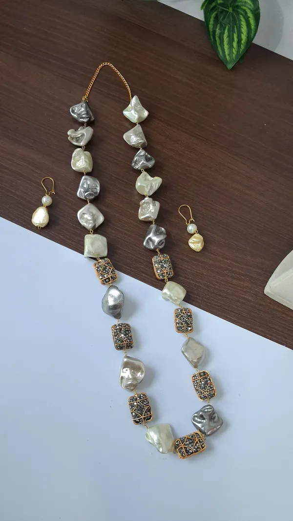 Elegant_Enamel_Stone_Necklace