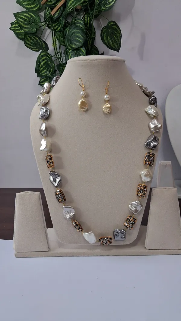 Elegant_Enamel_Stone_Necklace