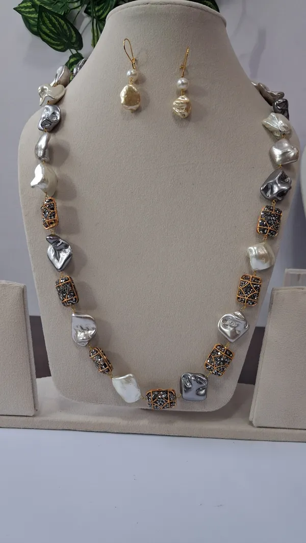 Gold_White_Zirconia_Mother_Of_Pearl_Brass_Necklace_For_Women