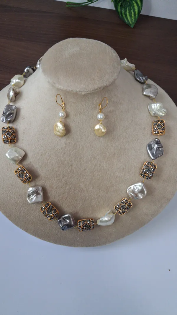 Gold_White_Zirconia_Mother_Of_Pearl_Brass_Necklace_For_Women