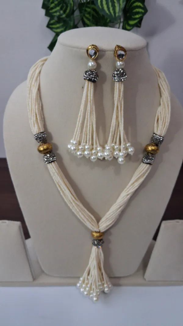 Elegant_Beaded_Statement_Necklace