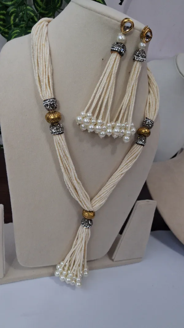Elegant_Beaded_Statement_Necklace