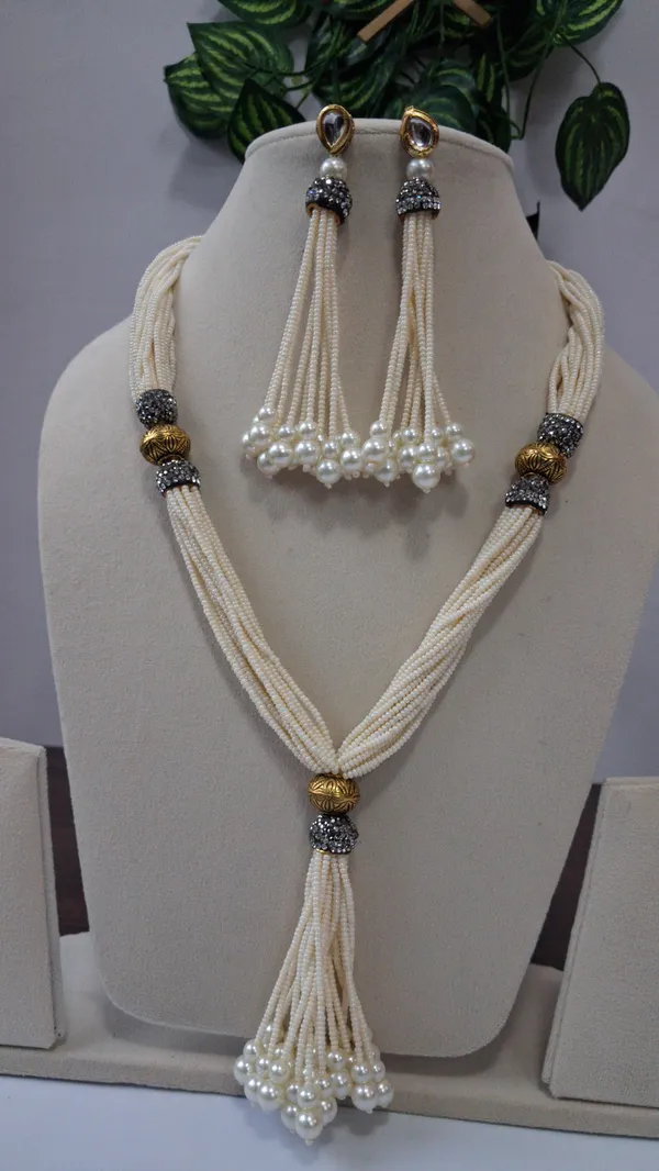 Elegant_Beaded_Statement_Necklace