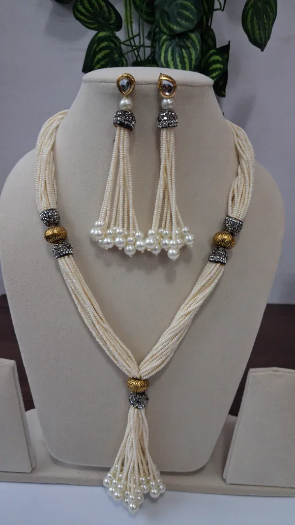 Elegant_Beaded_Statement_Necklace