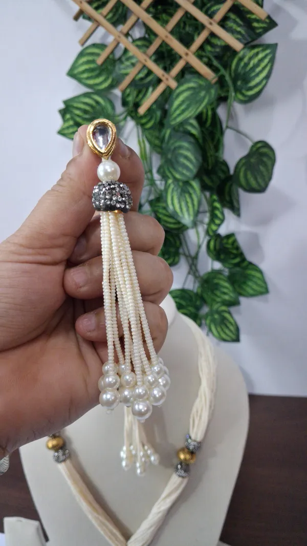 Elegant_Beaded_Statement_Necklace