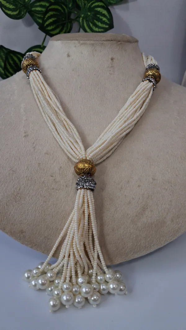 Elegant_Beaded_Statement_Necklace
