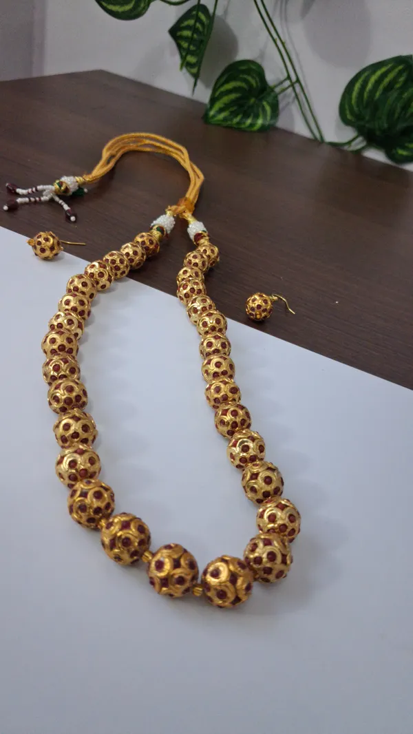 Elegant_Beaded_Statement_Necklace