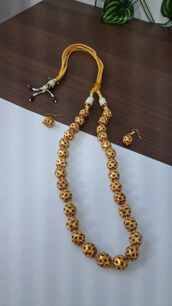 Elegant_Beaded_Statement_Necklace