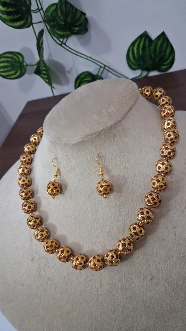Elegant_Beaded_Statement_Necklace