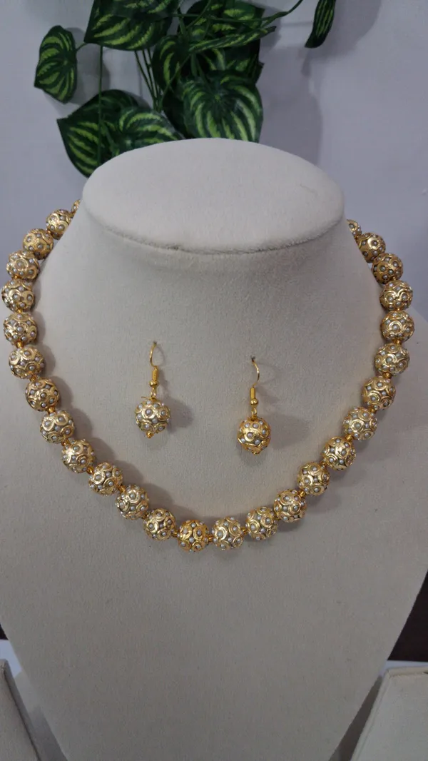 Classic_Beaded_Statement_Necklace