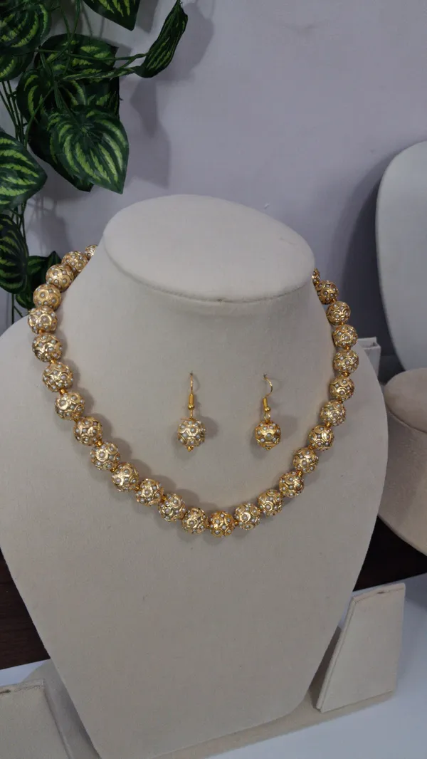 Classic_Beaded_Statement_Necklace