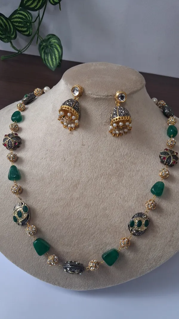 Elegant_Natural_Quartz_Stone_Necklace