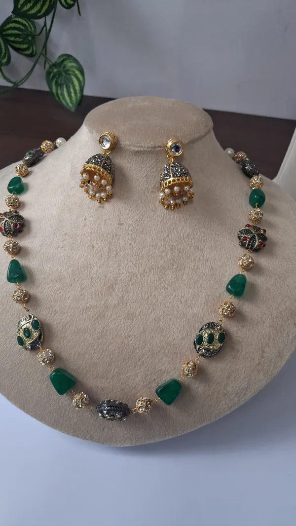 Elegant_Natural_Quartz_Stone_Necklace