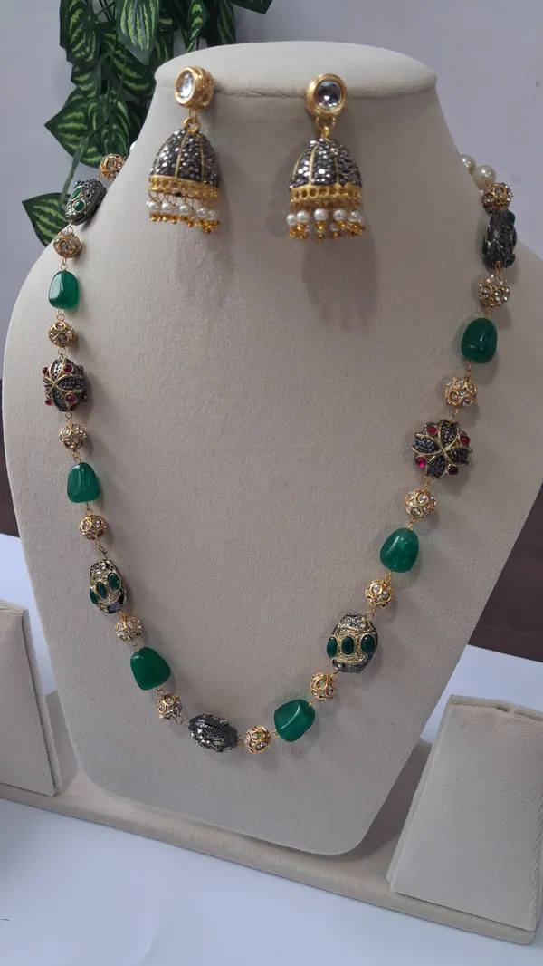Elegant_Natural_Quartz_Stone_Necklace